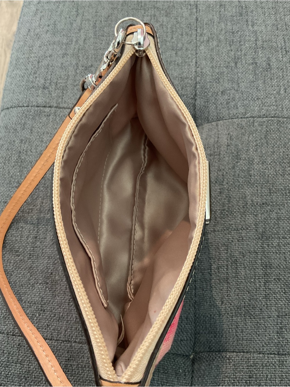 COACH Ashley Vintage Pleated Floral Canvas Wristlet Tan Leather Trim - EUC - Picture 7 of 11
